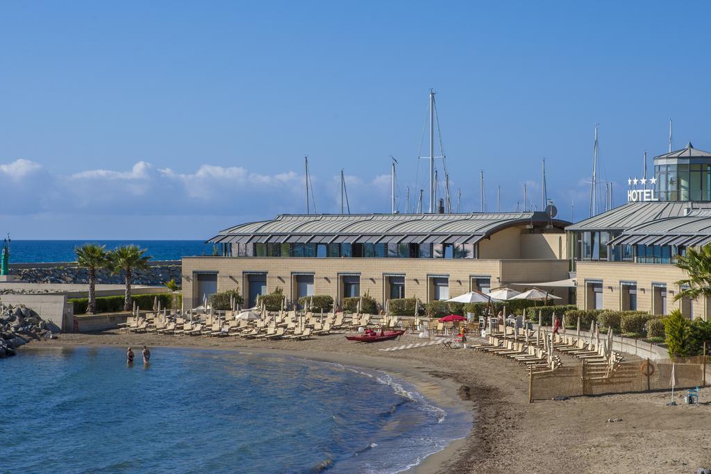 Hotel Riviera Dei Fiori San Lorenzo al Mare Zewnętrze zdjęcie